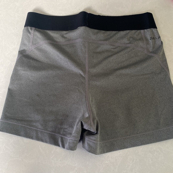Nike Pro Dri-Fit Shorts- women’s medium grey - Picture 4 of 4